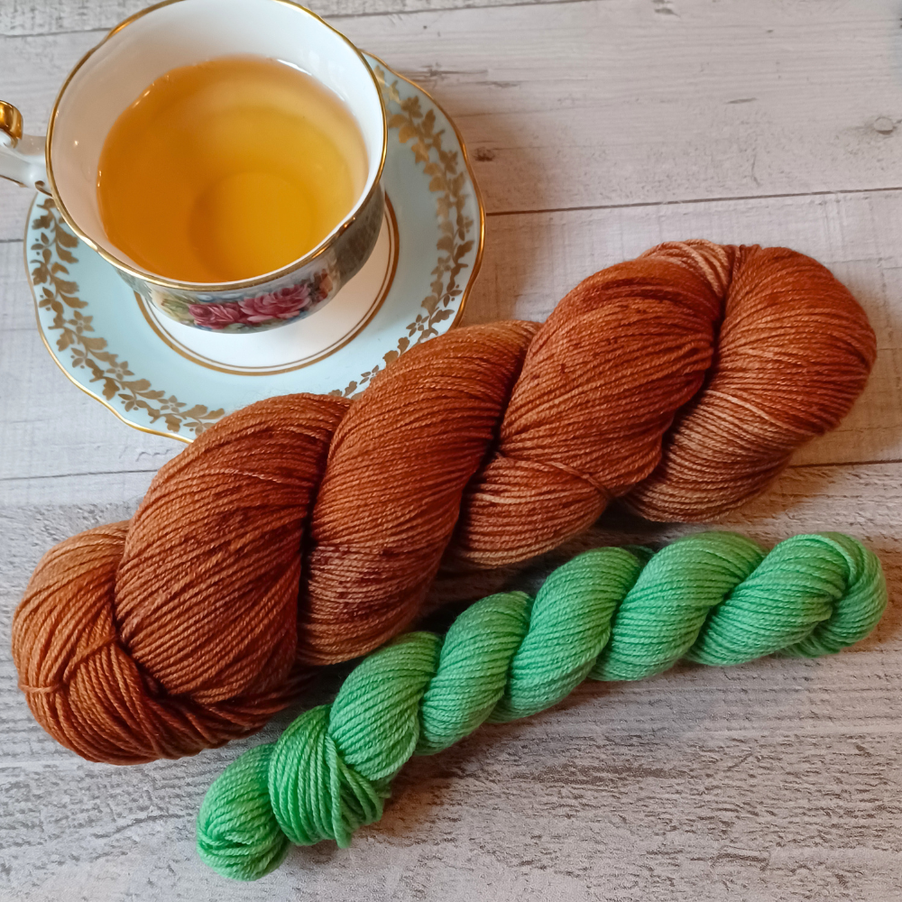 Kit pour chaussettes "Croissant" teint à la main par Artfil