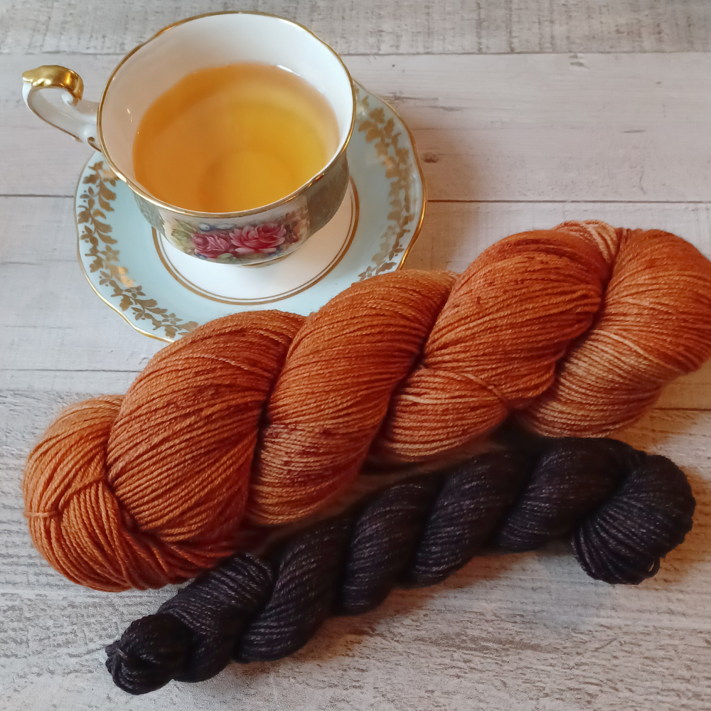Kit pour chaussettes "Croissant" teint à la main par Artfil