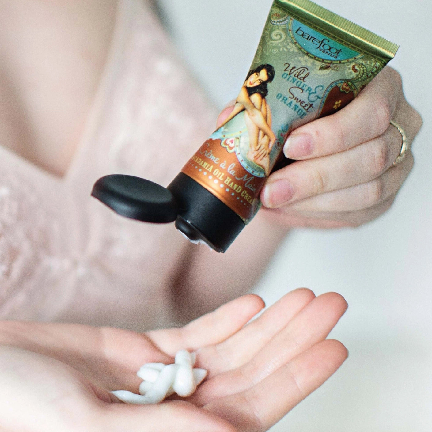 Crème pour les mains avec huile de Macadamia ~ Gingembre et Orange Douce ~ Barefoot Venus